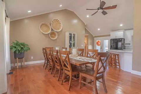 Dining - 135 Davis Rd, Decherd, TN 37324 photo 3 of 4
