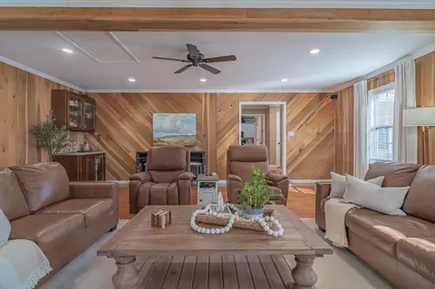 Living - 135 Davis Rd, Decherd, TN 37324 photo 2 of 4