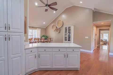 Entry Way - 135 Davis Rd, Decherd, TN 37324 photo 4 of 4