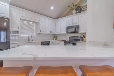 Kitchen - 135 Davis Rd, Decherd, TN 37324 photo 1 of 4