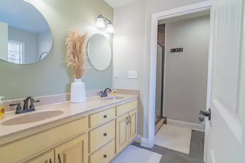 Bath - 135 Davis Rd, Decherd, TN 37324 photo 3 of 5