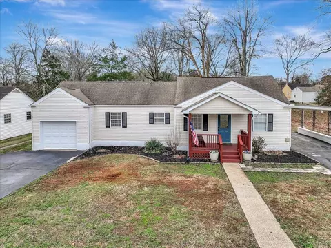 2 Morgan Cir, Fort Oglethorpe, GA 30742