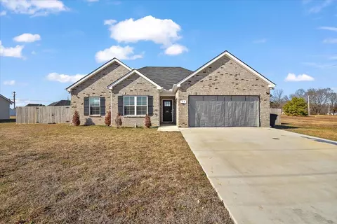 55 Legacy St, Decherd, TN 37324 photo 2