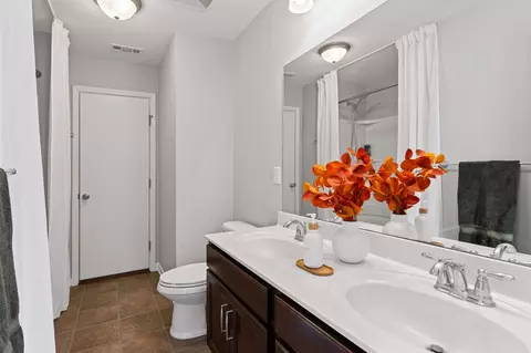 Bath - 3410 Hyde Ct, Murfreesboro, TN 37128 photo 4 of 4