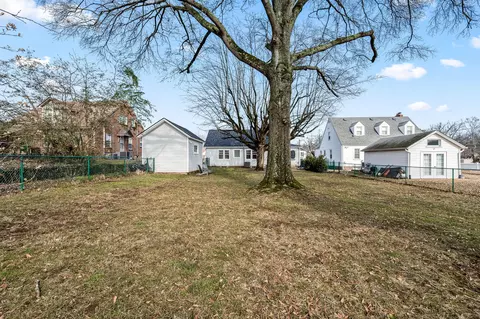 Exterior - 457 E Madison St, Pulaski, TN 38478 photo 4 of 5