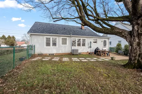 Exterior - 457 E Madison St, Pulaski, TN 38478 photo 2 of 5