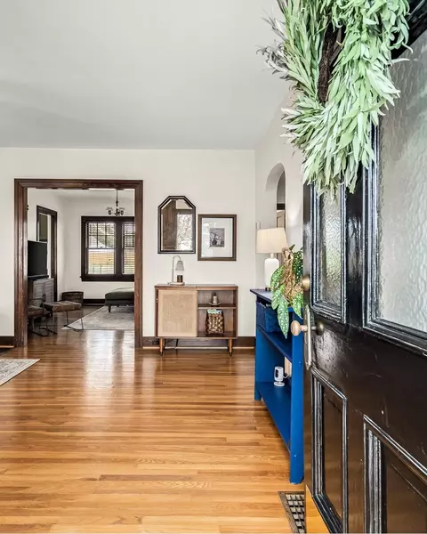 Entry Way - 457 E Madison St, Pulaski, TN 38478 photo 1 of 3