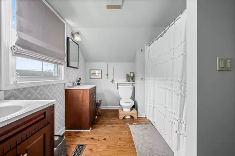 Bath - 457 E Madison St, Pulaski, TN 38478 photo 2 of 2