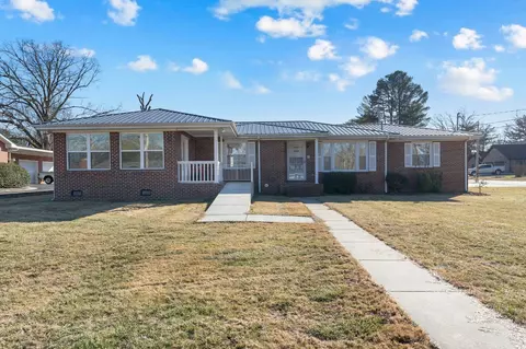 1216 Oak Dr, Manchester, TN 37355