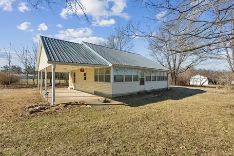 261 N Swamp Rd, Portland, TN 37148