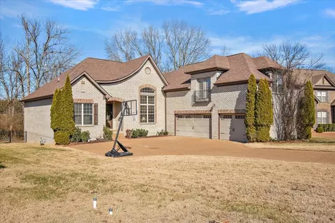 364 Crooked Creek Ln, Hendersonville, TN 37075