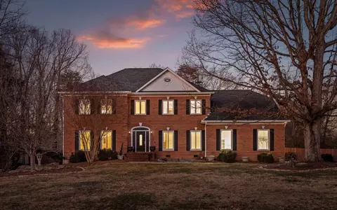 3 Northfield Rd, Signal Mountain, TN 37377