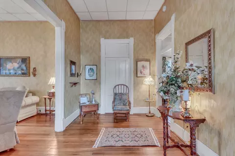 Entry Way - 538 E Madison St, Pulaski, TN 38478 photo 1 of 4
