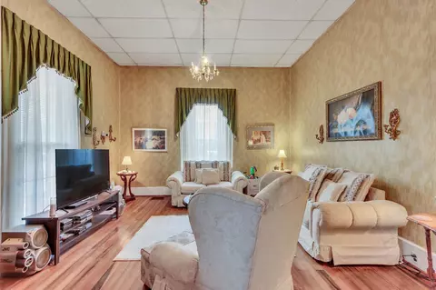Living - 538 E Madison St, Pulaski, TN 38478 photo 1 of 3