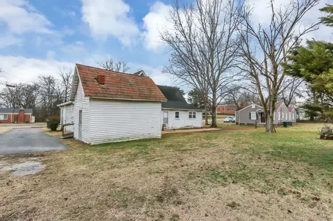 Exterior - 538 E Madison St, Pulaski, TN 38478 photo 7 of 10