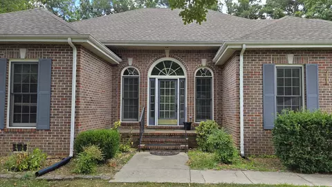 304 Amherst Dr, Tullahoma, TN 37388