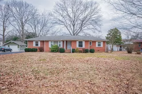 404 Westwood Dr, Tullahoma, TN 37388