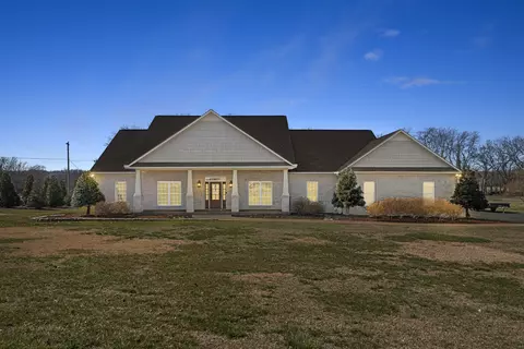 1327 Polo Fields Ln, Columbia, TN 38401