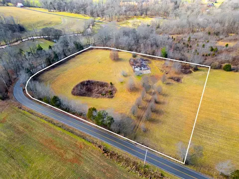 5988 Buzzard Creek Rd, Cedar Hill, TN 37032