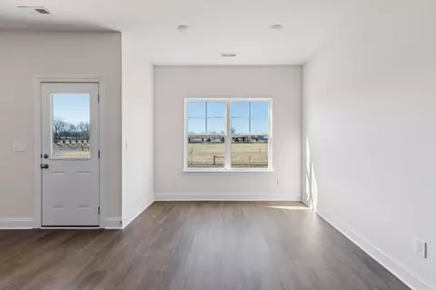 Living - 2038 Cincinnati St, Murfreesboro, TN 37127 photo 5 of 5