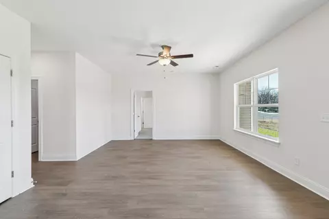 Living - 2038 Cincinnati St, Murfreesboro, TN 37127 photo 2 of 5