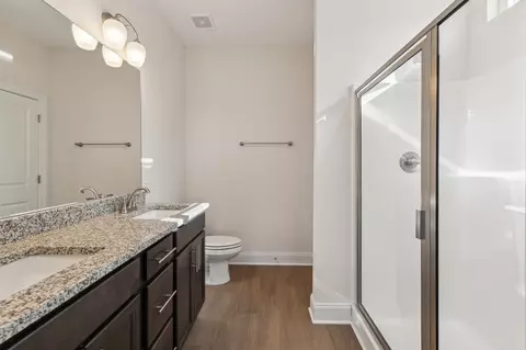 Bath - 2038 Cincinnati St, Murfreesboro, TN 37127 photo 2 of 4