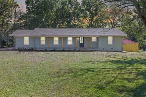 2132 Strickland Dr, Murfreesboro, TN 37127