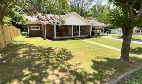204 E Lake St, Camden, TN 38320