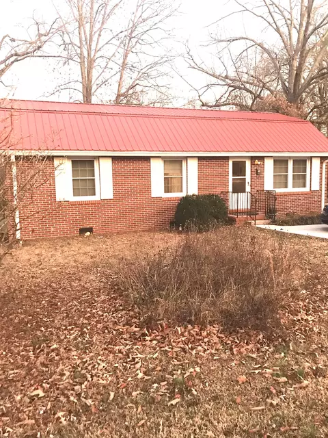 921 S Franklin St, Tullahoma, TN 37388