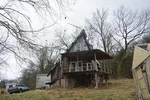 319 Enigma Rd, Chestnut Mound, TN 38552