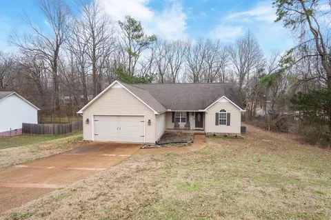 44 Stonehedge Dr, Lexington, TN 38351