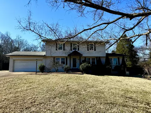 120 Country Club Dr, Hendersonville, TN 37075