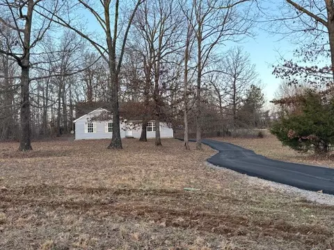 9072 Redbud Ln, Nunnelly, TN 37137