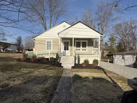 220 Woodland Dr, Mcminnville, TN 37110