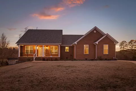 220 Battle Bluff Dr, Rossville, GA 30741