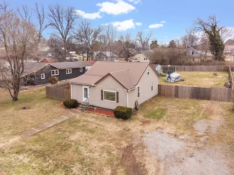 211 Powell St, Decherd, TN 37324 photo 3