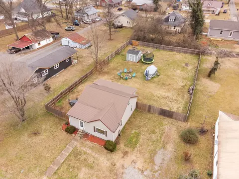 211 Powell St, Decherd, TN 37324 photo 4
