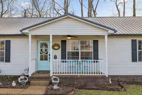 2906 Edge Park Ct, Columbia, TN 38401