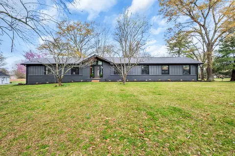 1014 Lochland Dr, Gallatin, TN 37066