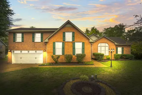 102 Creekglen Dr, Hendersonville, TN 37075