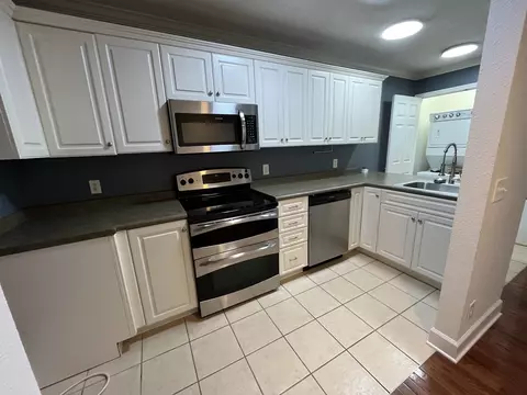 Kitchen - 802 E Main St #22, Murfreesboro, TN 37130 photo 3 of 4