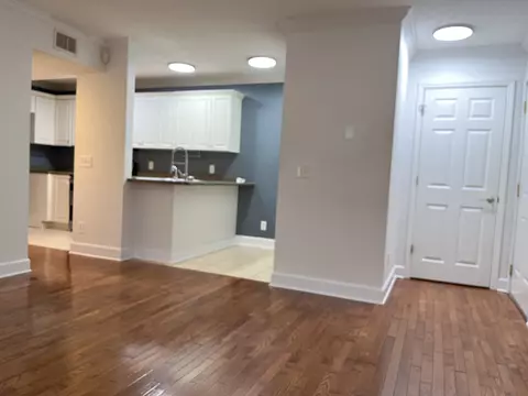 Living - 802 E Main St #22, Murfreesboro, TN 37130 photo 4 of 6