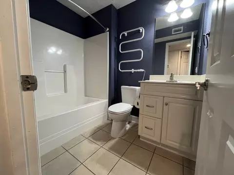 Bath - 802 E Main St #22, Murfreesboro, TN 37130 photo 2 of 3