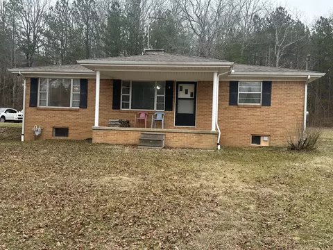 83 Crowder Ln, Mcewen, TN 37101