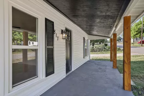 817 End St, Columbia, TN 38401