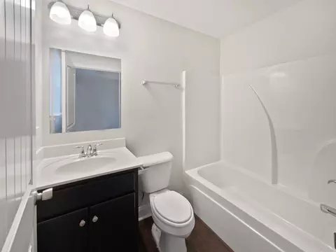 Bath - 907 16th Ave E, Springfield, TN 37172 photo 1 of 3