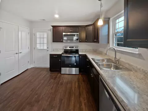 Kitchen - 907 16th Ave E, Springfield, TN 37172 photo 3 of 3