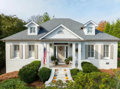 202 E Brow Rd, Lookout Mountain, TN 37350