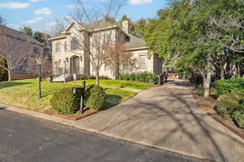 6 Warwick Ln, Nashville, TN 37205