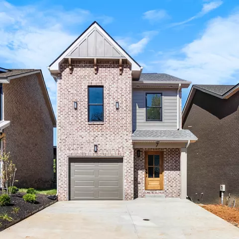 7 Dutch Dr, Clarksville, TN 37043